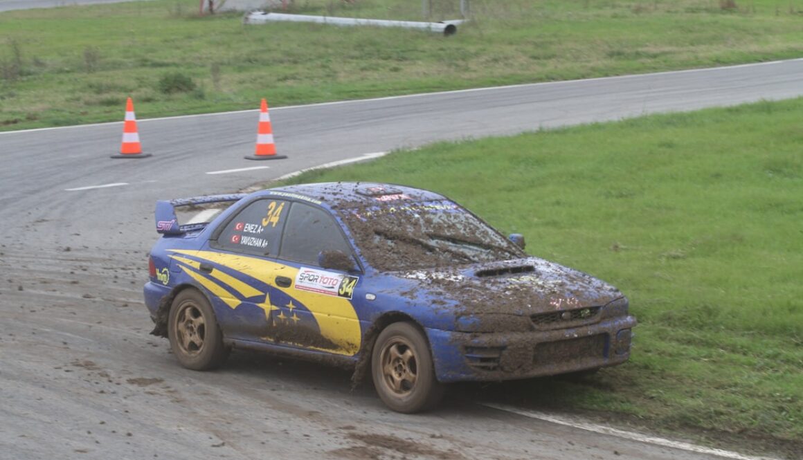 Co to jest KJS, czyli jak zacząć swoją przygodę z amatorskimi rajdami samochodowymi