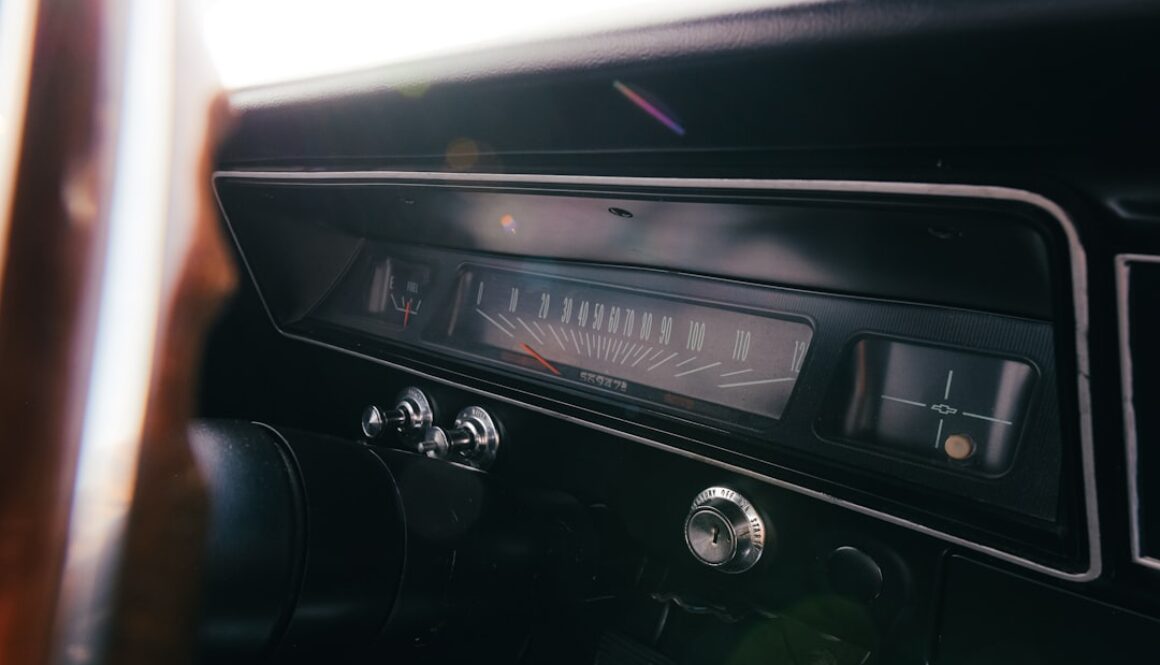 Jak działają systemy łączności radiowej w samochodach rajdowych i jak ich używać