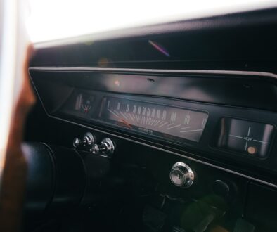 Jak działają systemy łączności radiowej w samochodach rajdowych i jak ich używać