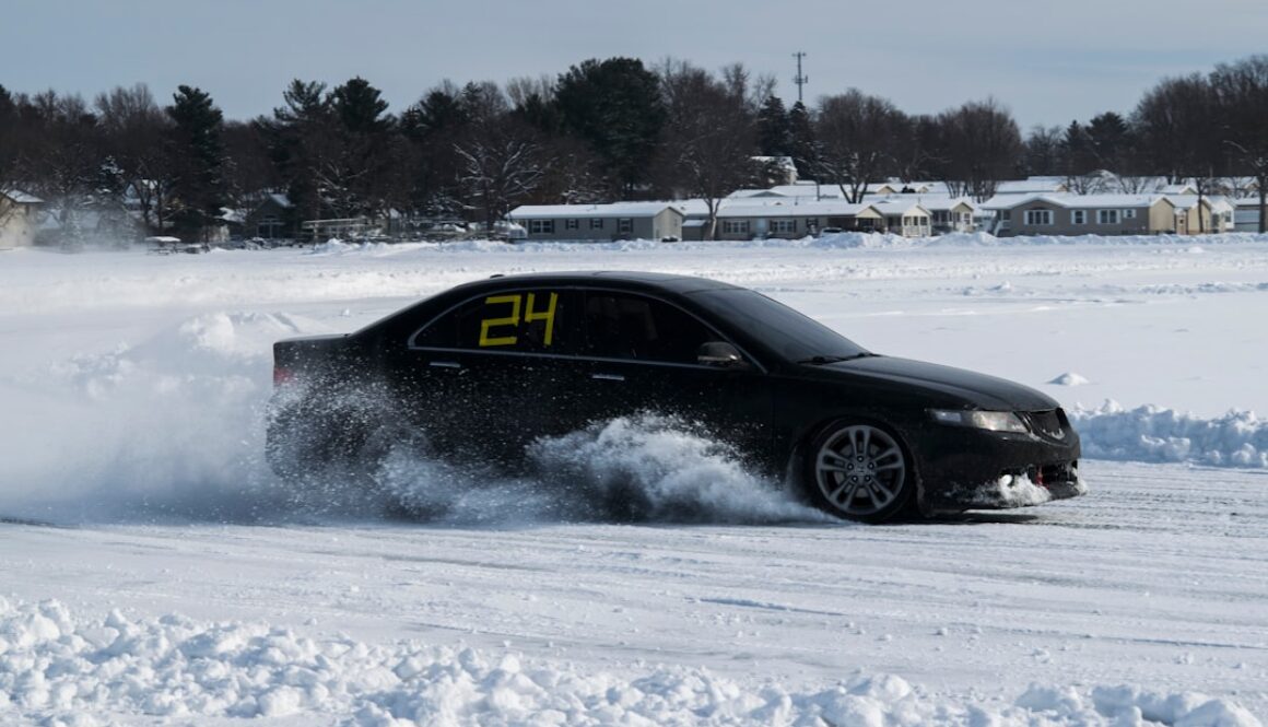 Jak działają opony z kolcami w rajdach zimowych - technika jazdy po lodzie