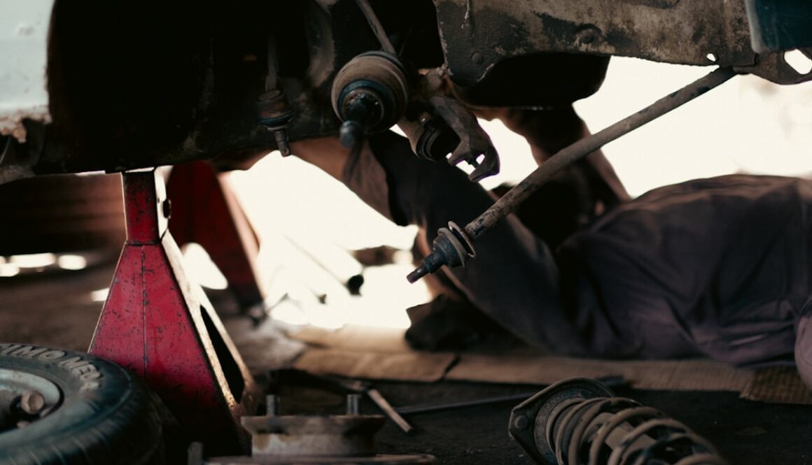 Jak wygląda rajd od środka - poznaj pracę mechaników w serwisie rajdowym