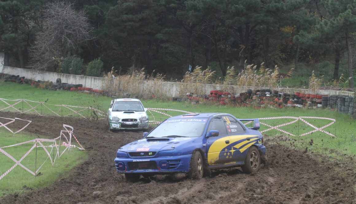Mistrzowie kierownicy w rajdach terenowych - poznaj najnowsze techniki jazdy