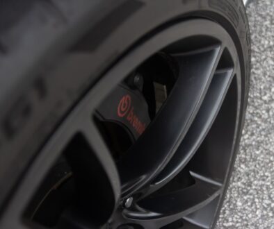 Jak działają układy hamulcowe w rajdowych samochodach i jak je serwisować