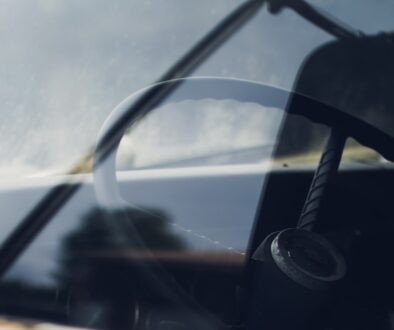 Z czego składa się załoga rajdowa i jaka jest rola pilota w samochodzie